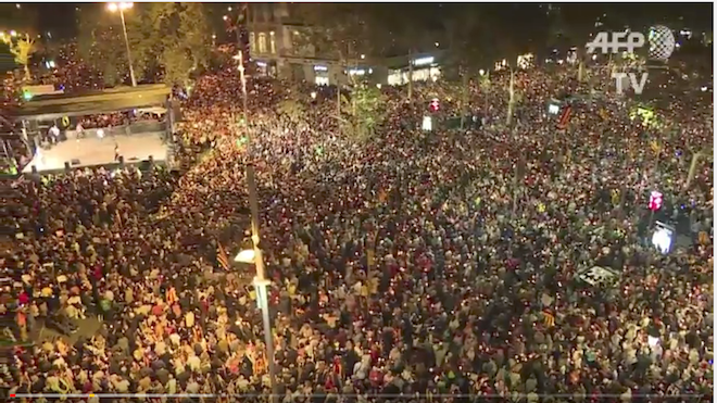 VIDEO: Unas 200.000 personas protestan en Barcelona por detención de dos independentistas