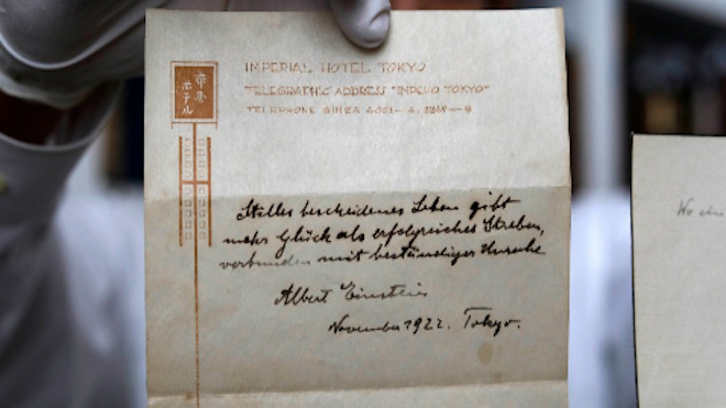 La teoría de la felicidad de Einstein aparece en una nota manuscrita en Tokio