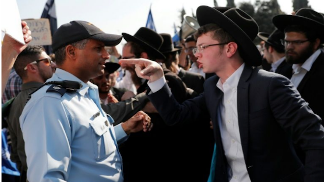 Judíos ultraortodoxos protestan contra el servicio militar en Israel