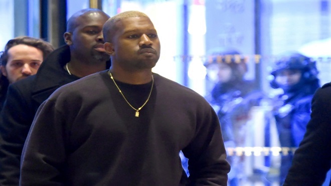 Kanye West hace breve aparición musical, un año después de su crisis