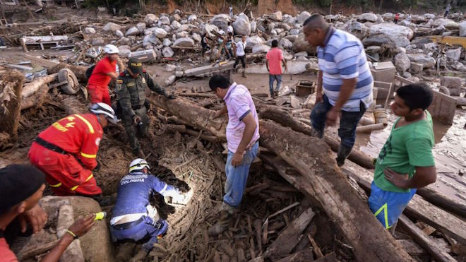 Alcalde y gobernadora imputados por alud que dejó cientos de muertos en Colombia