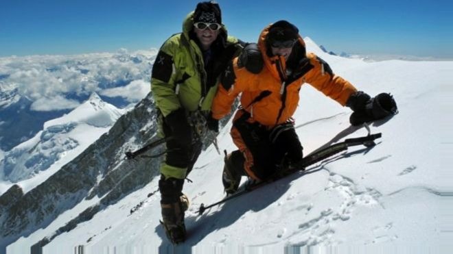 "El ser humano no está diseñado para vivir a esa altura": la odisea de una pareja en la "zona de la muerte" de las montañas más altas del mundo