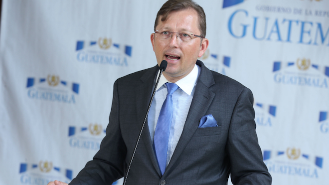 Vea cuánto gana Heinz Hiemann, el vocero presidencial cada vez que da declaraciones