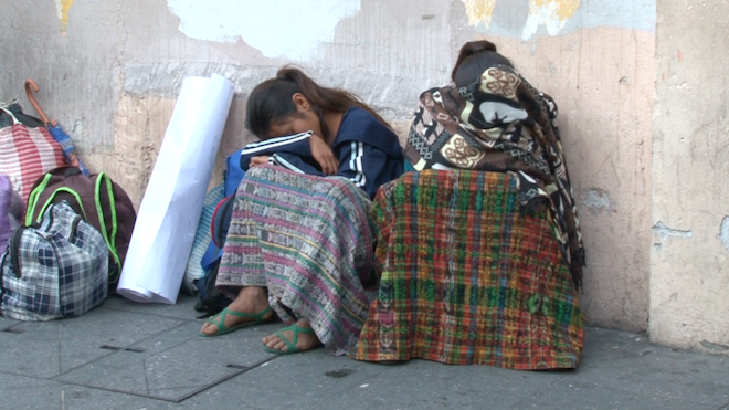 Campesinos desalojados se mudan a las afueras de Casa Presidencial