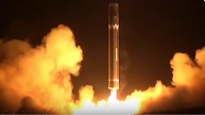VIDEO: Corea del Norte difunde imágenes de misil balístico