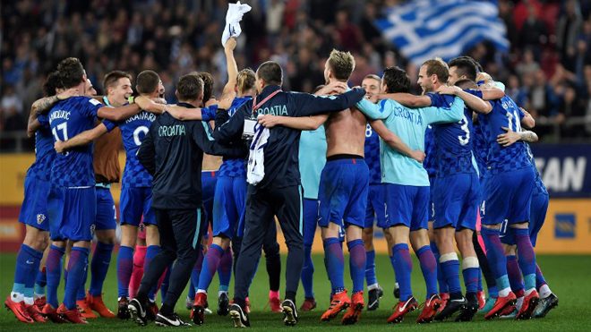 Croatia's players celebrate after winning the World Cup 2018 play-off football match Greece vs Croatia, on November 12, 2017 in Piraeus. LOUISA GOULIAMAKI / AFP
