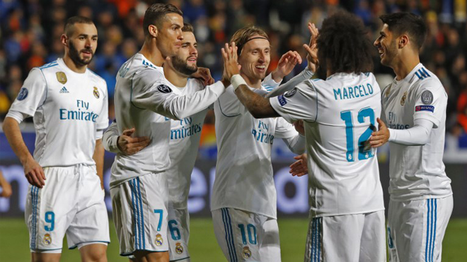 Real Madrid's Portuguese forward Cristiano Ronaldo (2nd-R) celebrates with teammates his first goal, and his team's fifth, during the UEFA Champions League Group H match between Apoel FC and Real Madrid on November 21, 2017, in the Cypriot capital Nicosia's GSP Stadium. Jack GUEZ / AFP