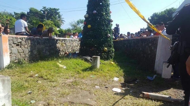 Cinco personas mueren electrocutadas al instalar árbol de navidad