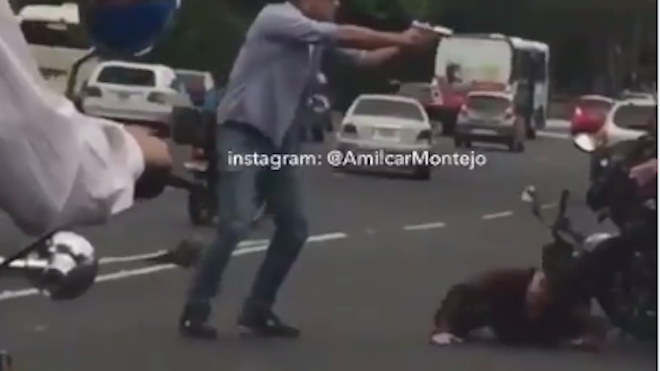 VIDEO: Vea cómo motoristas fueron copados por ciudadanos en zona 13