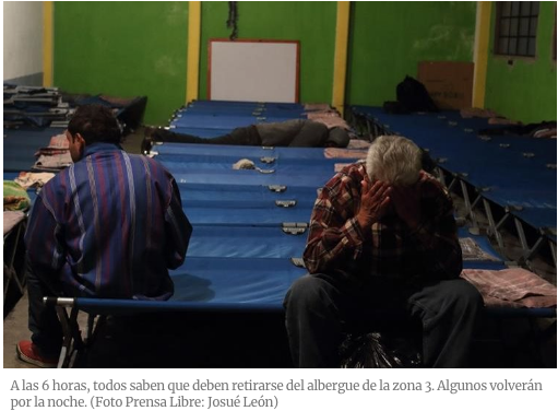 Cómo transcurre una noche fría en el albergue de la zona 3