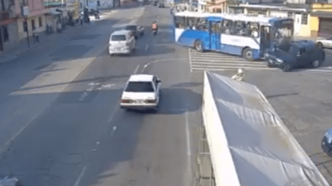 Choque de Transurbano en zona 6