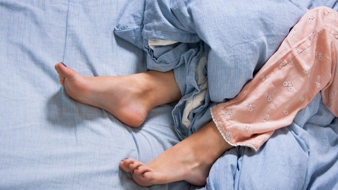 BBC: síndrome de las piernas inquietas que provoca un lacerante dolor que no deja conciliar el sueño