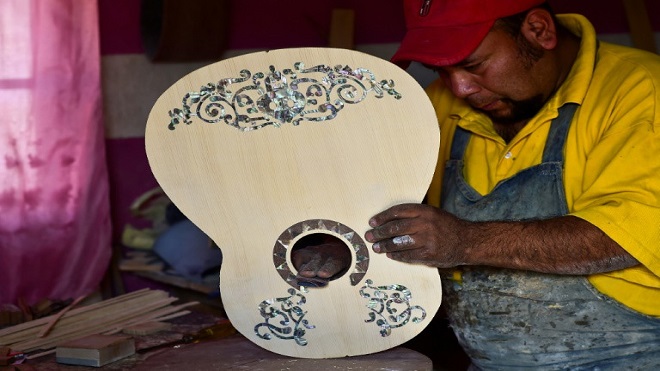 La guitarra del filme "Coco" marca un nuevo ritmo a artesanos mexicanos