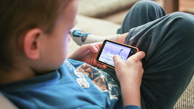 Un niño muere tras ser golpeado por su mamá con un palo por haber perdido su celular