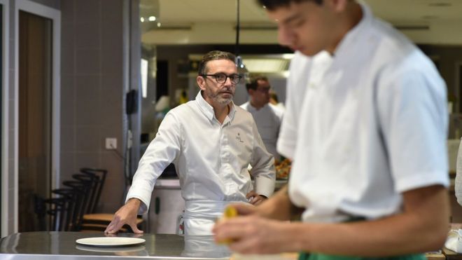 Sebastien Bras, el prestigioso chef francés que renunció a sus tres estrellas Michelin para no cocinar más bajo tan "enorme presión"