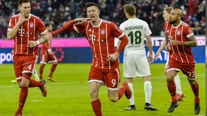 Bundesliga Bayern Munich's Polish striker Robert Lewandowski (C) celebrates after scoring a goal during the German first division Bundesliga football match Bayern Munich vs Werder Bremen in Munich, southern Germany, on January 21, 2018. Guenter SCHIFFMANN / AFP
