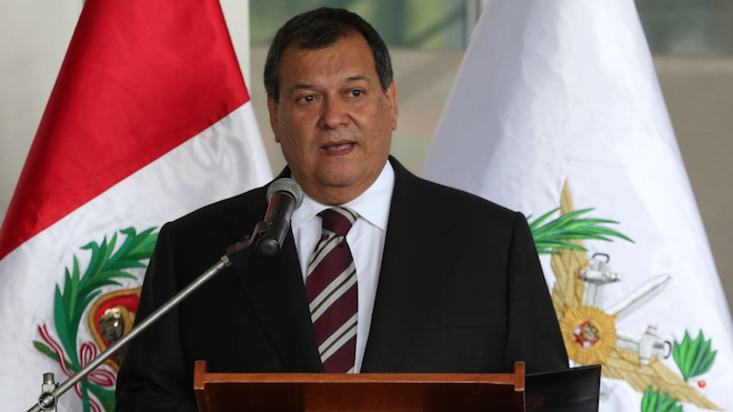 Renuncia el ministro de Defensa peruano tras indulto a Fujimori