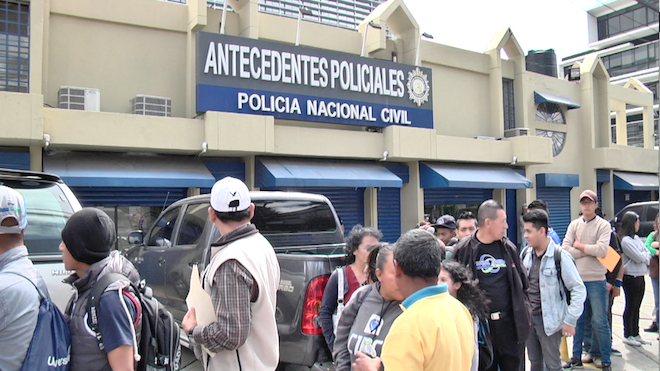 VIDEO EXCLUSIVO: Así tramitadores venden antecedentes penales a delincuentes