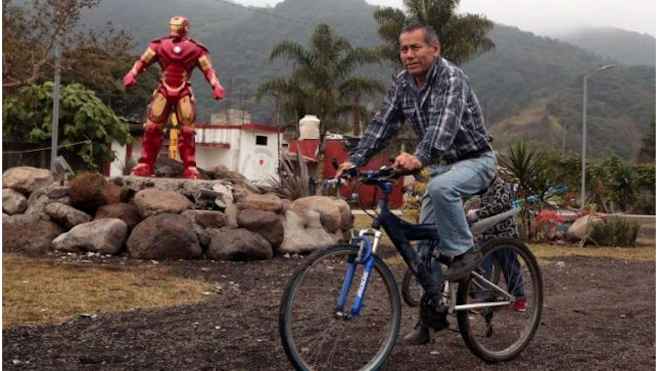 Superhéroes de película custodian un modesto pueblo mexicano
