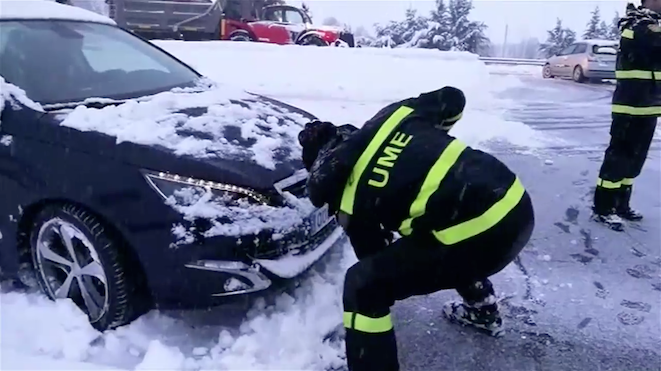 Nevadas en España, mil vehículos atrapados