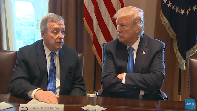 Trump denuncia sistema judicial "injusto" por decisión sobre inmigrantes DACA