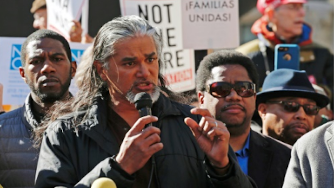 Cuando el deportado es el defensor de los inmigrantes