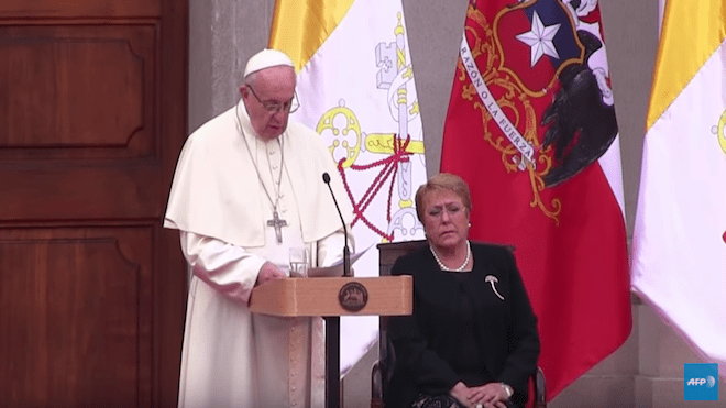 El papa Francisco pidió perdón el martes por el abuso sexual infantil perpetrado por ministros de la Iglesia, y manifestó su "dolor" y "vergüenza" por el "daño irreparable" causado a las víctimas.