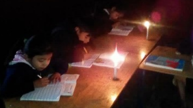 Crisis en educación: Más de 60 escuelas no cuentan con servicio de energía eléctrica en Alta Verapaz