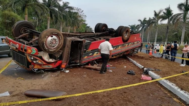 IMPACTANTE VÍDEO: Así fue el mortal accidente de un bus en autopista Palín-Escuintla