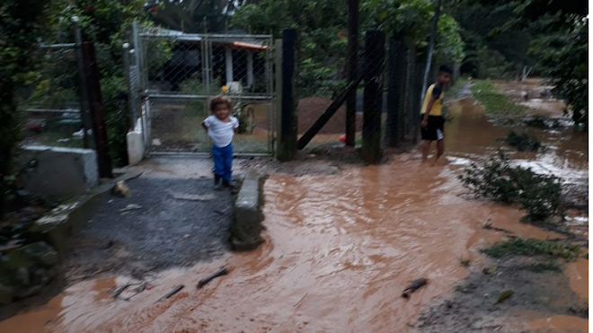Más de 13.500 afectados por inundaciones y deslaves en todo el país
