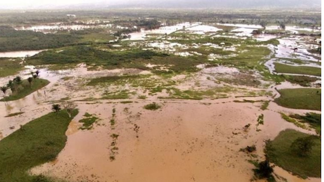 Lluvias causan derrumbes e inundaciones en varias partes del país