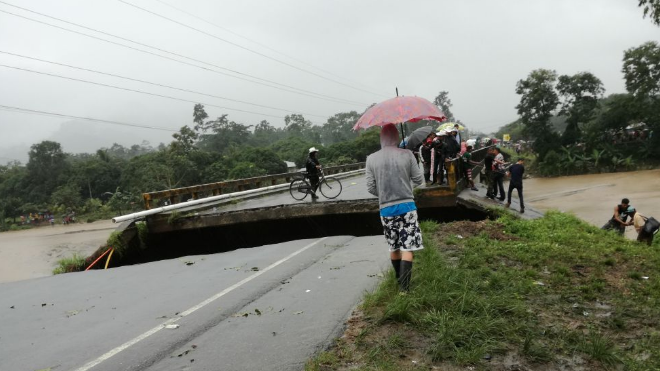 carretera destruida en frontera de Honduras e Izabal por las lluvias