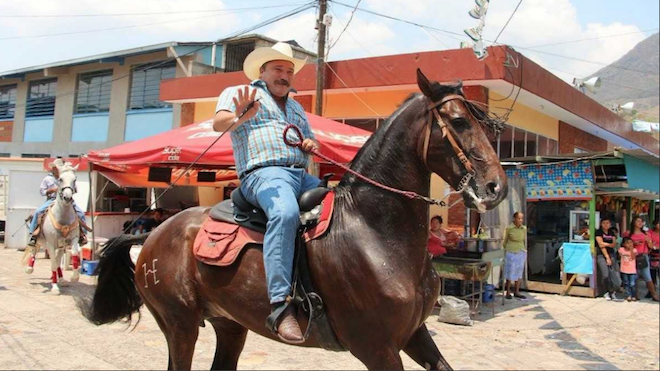 Alcalde que ha sido atacado en dos ocasiones blindará su vehículo. La comuna lo pagará
