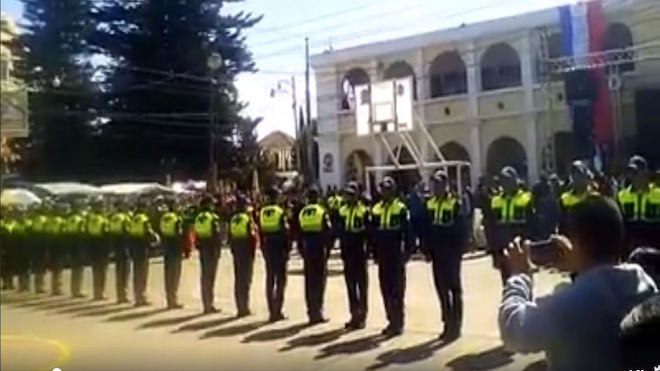 VIDEO: ¿Confundes la izquierda con la derecha? Agentes de PMT de Tecpán se confunden