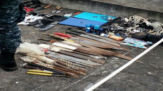 Autoridades decomisan celulares, armas, municiones y dinero en el Preventivo para Hombres de la zona 18