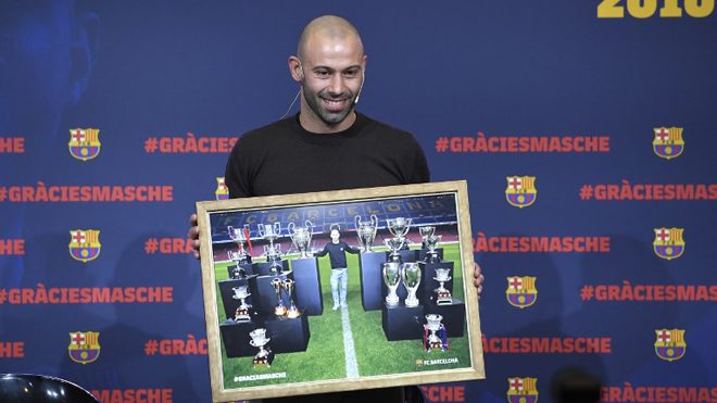 Barcelona's Argentinian defender Javier Mascherano poses with a framed picture of him and the major trophies he won with the football club during a farewell ceremony in Barcelona ahead of his transfer to China on January 24, 2018. Mascherano was unveiled as the latest big name to move to China, signing for Hebei China Fortune from Barcelona. LLUIS GENE / AFP