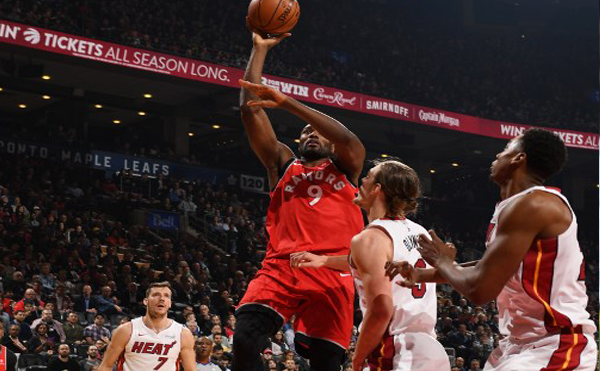 TORONTO, CANADA - JANUARY 9: Serge Ibaka #9 of the Toronto Raptors handles the ball against the Miami Heat on January 9, 2018 at the Air Canada Centre in Toronto, Ontario, Canada. NOTE TO USER: User expressly acknowledges and agrees that, by downloading and or using this Photograph, user is consenting to the terms and conditions of the Getty Images License Agreement. Mandatory Copyright Notice: Copyright 2018 NBAE Ron Turenne/NBAE via Getty Images/AFP Ron Turenne / NBAE / Getty Images / AFP
