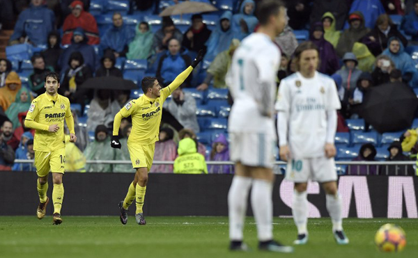Villarreal's Spanish midfielder Pablo Fornals (C) celebrates after scoring a goal during the Spanish league football match between Real Madrid and Villarreal at the Santiago Bernabeu Stadium in Madrid on January 13, 2018. GABRIEL BOUYS / AFP