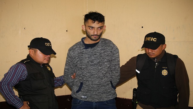 Capturan a presunto integrante de estructura criminal con vehículo robado