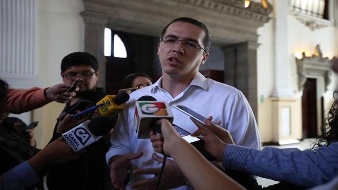 “Vamos a salir victoriosos a pesar que nos quieren pisar”, dice el diputado Felipe Alejos