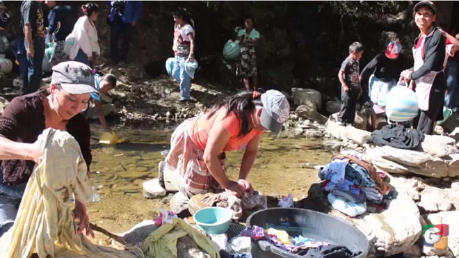 Cambio climático obliga a muchas familias a caminar para abastecerse de agua en Huehuetenango