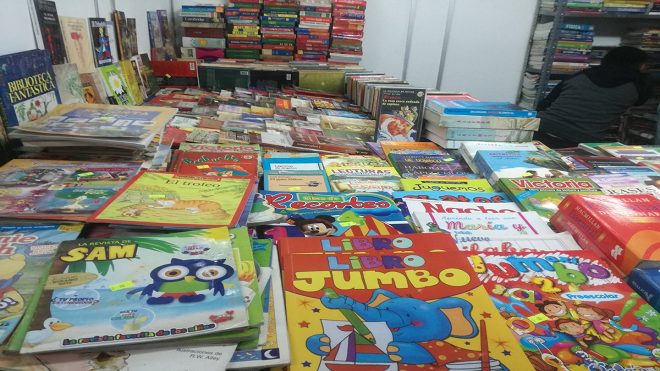 60 empresarios ofertan sus productos en la feria escolar