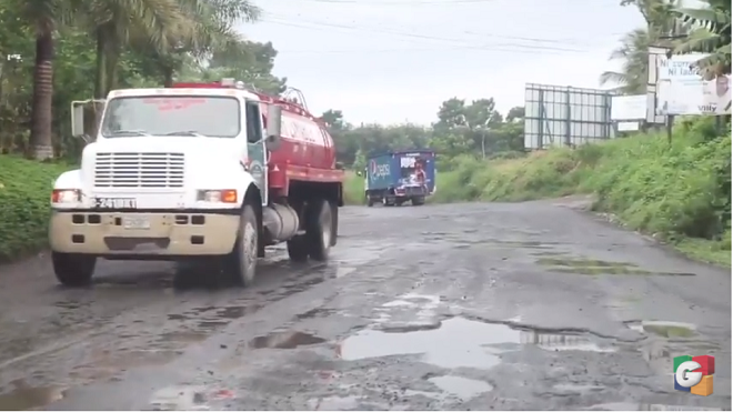 Daños en carretera ocasiona múltiples problemas a pilotos que transitan en Suchitepéquez