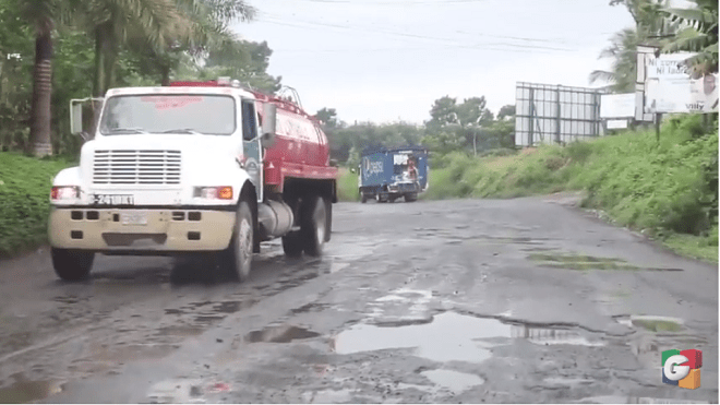 Daños en carretera ocasiona múltiples problemas a pilotos que transitan en Suchitepéquez