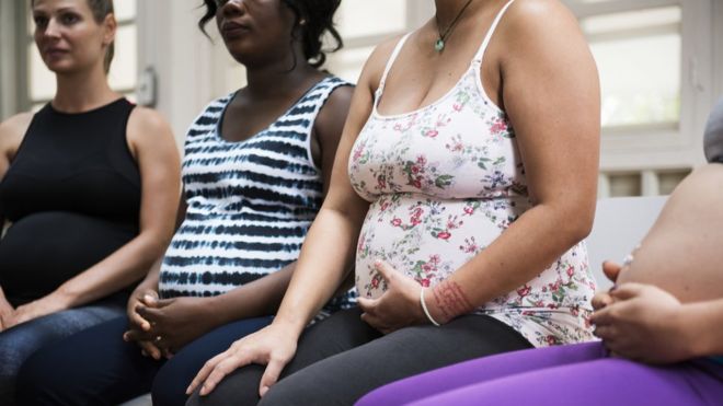 ¿Se puede predecir una crisis económica con el número de mujeres embarazadas?