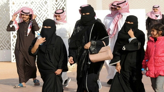 El declive de la policía religiosa de Arabia Saudita genera debate