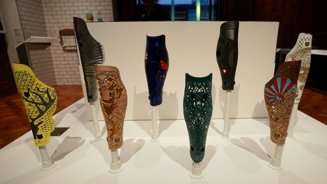 Zapatos, accesorios: los diseñadores visten a los discapacitados