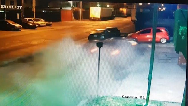 VIDEO: Ebrio se estrella contra Bomberos Voluntarios