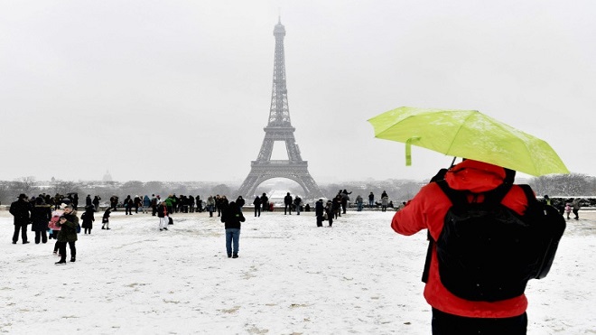 La torre Eiffel, cerrada dos días más por la nieve y el hielo