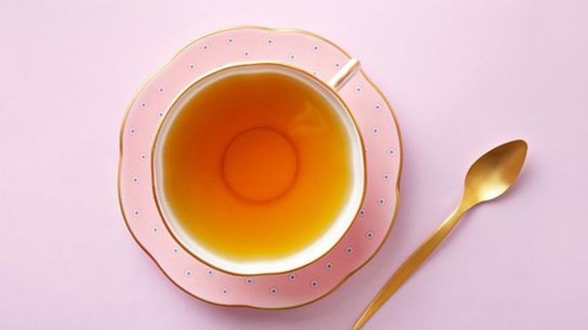 El enorme estudio que advierte que combinar té muy caliente con alcohol y tabaco multiplica por 5 el riesgo de cáncer de esófago